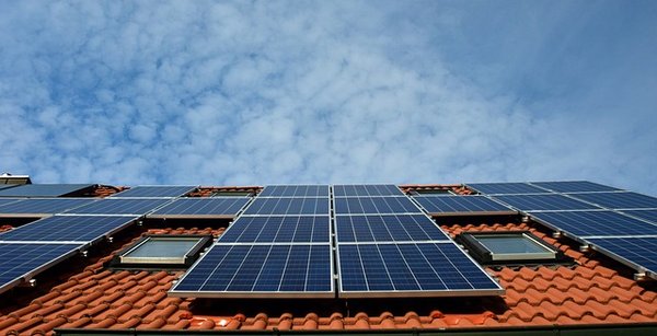 Comment installer soi-même son panneau solaire ?