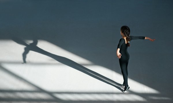 Comment fabriquer une table pliante murale pour optimiser l'espace dans une petite cuisine?